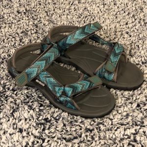Chaco style shoe. Size 8.